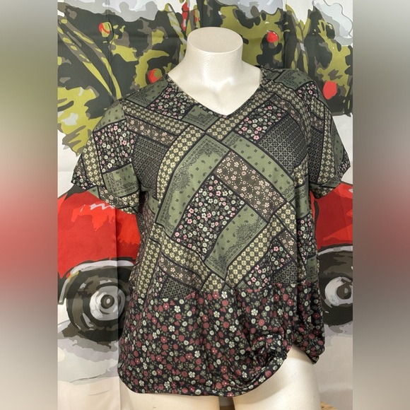 Patchwork Print Blouse EUC - Picture 4 of 8